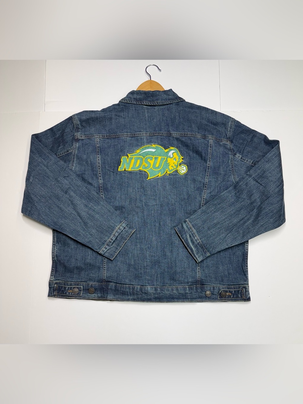 Wrangler NDSU North Dakota University Denim Jacket Men’s Size XL Retail$110 NWT